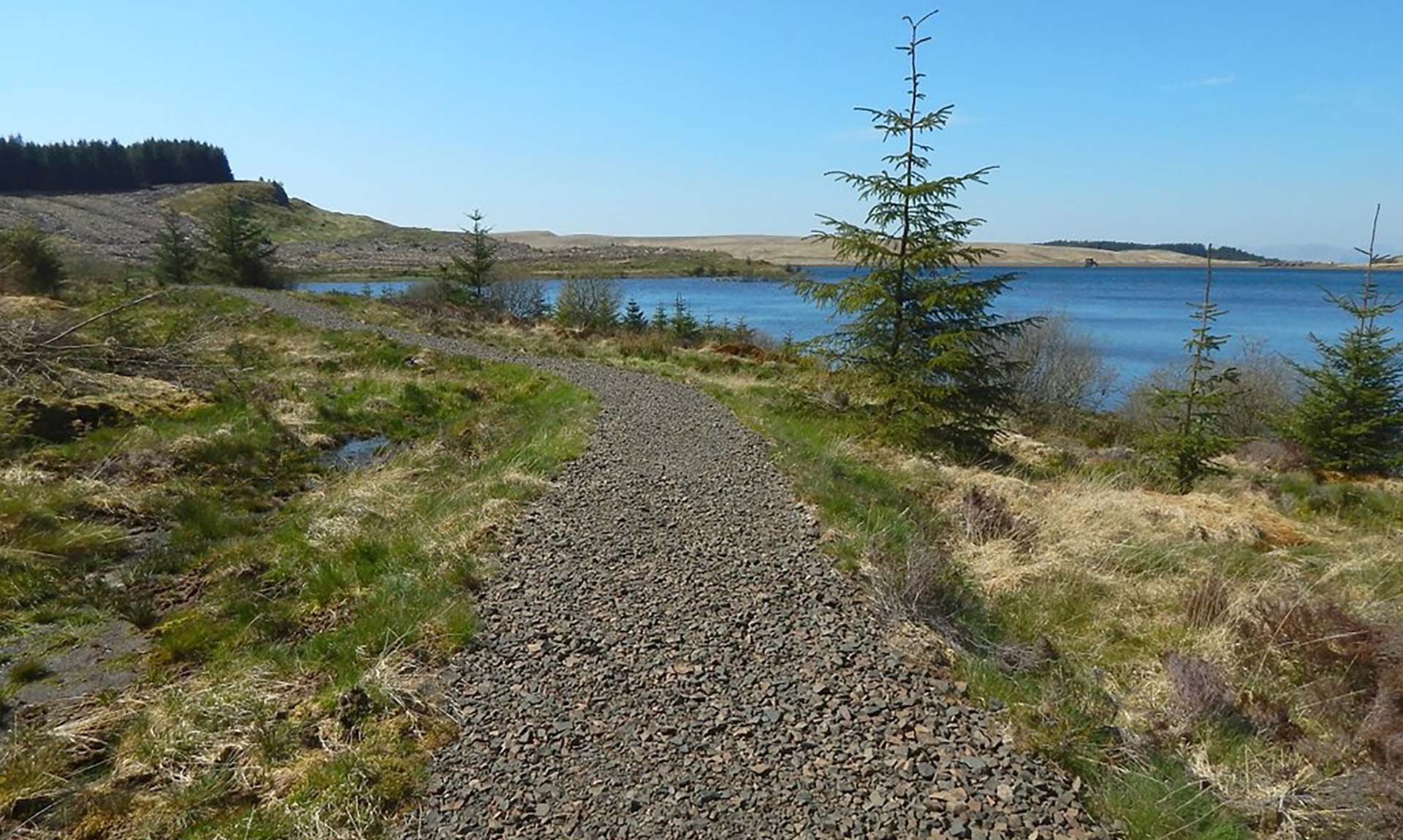 john-muir-way-image The John Muir Way beside Burncrooks Reservoir